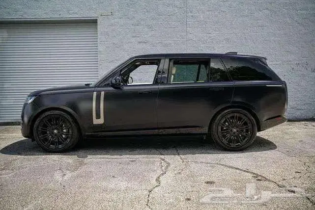 للبيع رنج موديل 2023 Land Rover Range Rover P400 SE 2