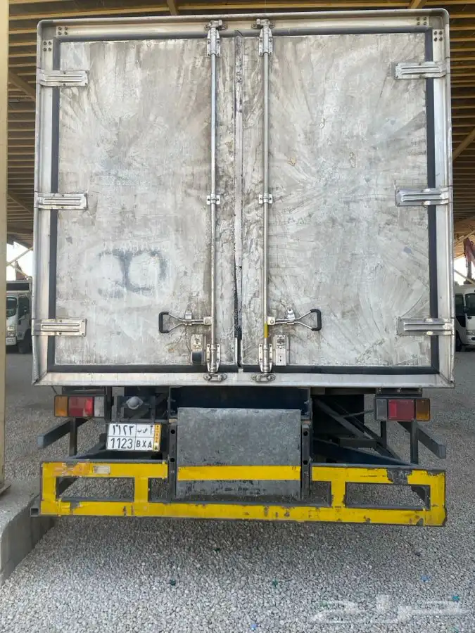 ايسوزو لوري ثلاجه FSRموديل  2013 5