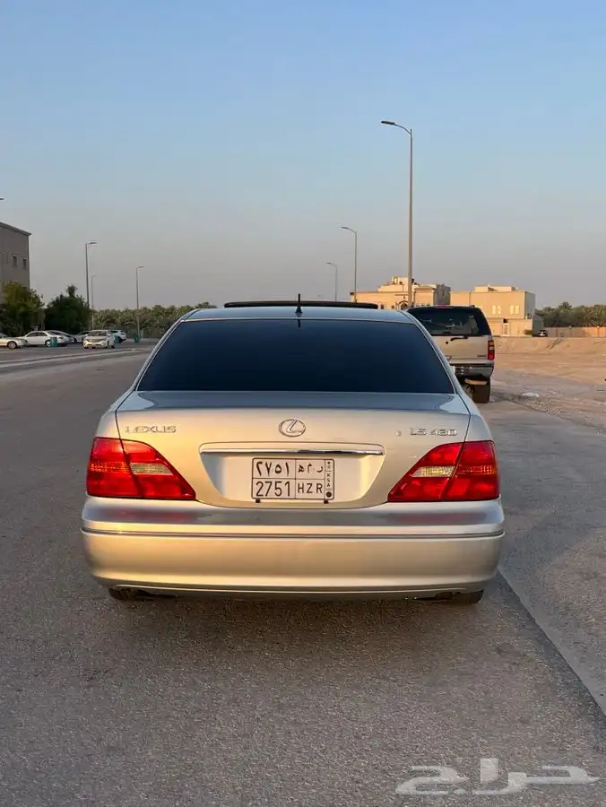 للبيع لكزس اي اس فل التراء سعودي 4