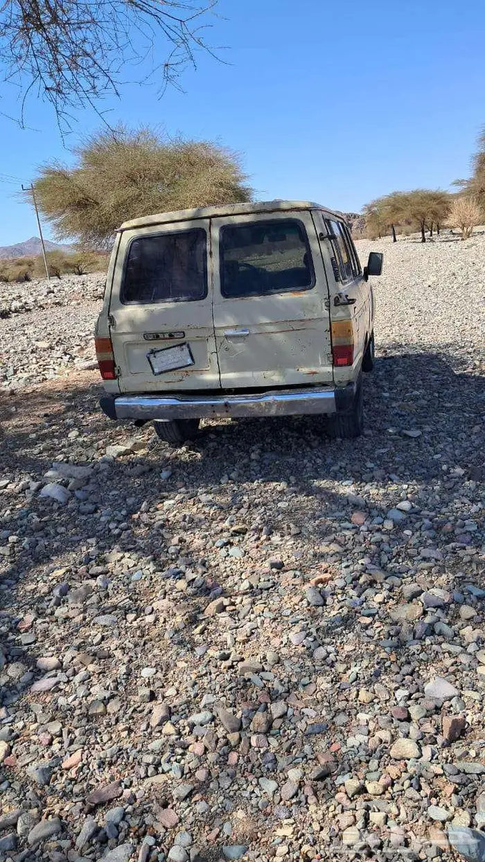 للبيع جيب صالون 82 كل شي شرط 10