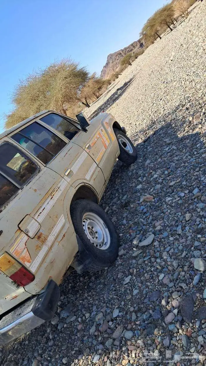 للبيع جيب صالون 82 كل شي شرط 0