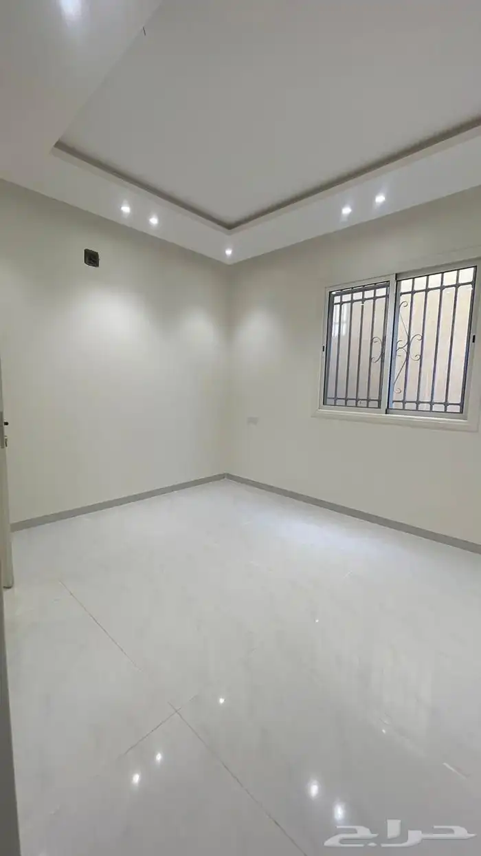 فلة للبيع مع شقتين حي النهضه 16