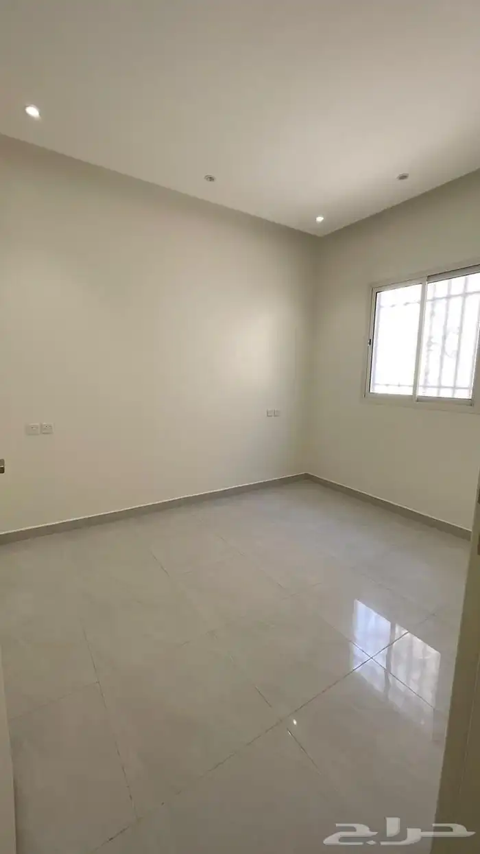 فلة للبيع مع شقتين حي النهضه 22