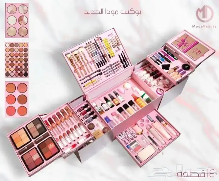 شنطة مكياج متوفر كل شي فيها وبسعر الجملة 17