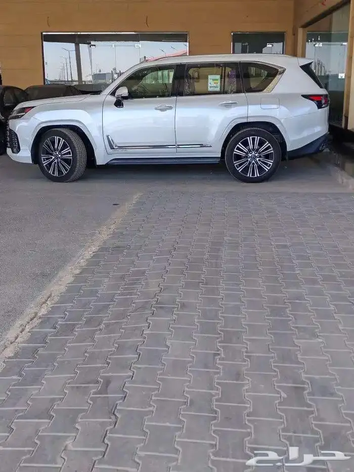 لكزس LX600 فئه BB خليجي موديل 2024 متوفر لدى الحسن 1