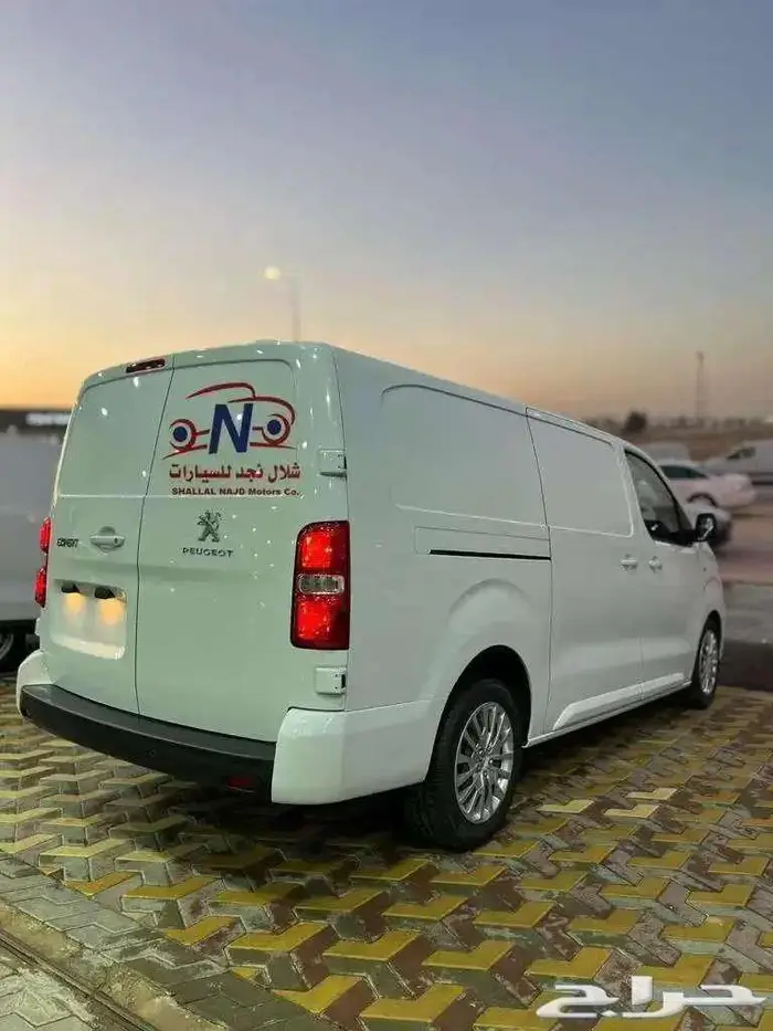 باص بضاعه بيجو اكسبرت اوتوماتيك ب 85.000 الف بطاقة 1