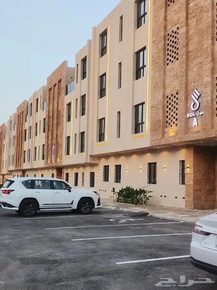 للبيع شقة فاخرة حي الحزم 0