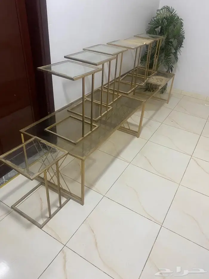 طاولات خدمه وحده مكسور الزجاج فقط 1