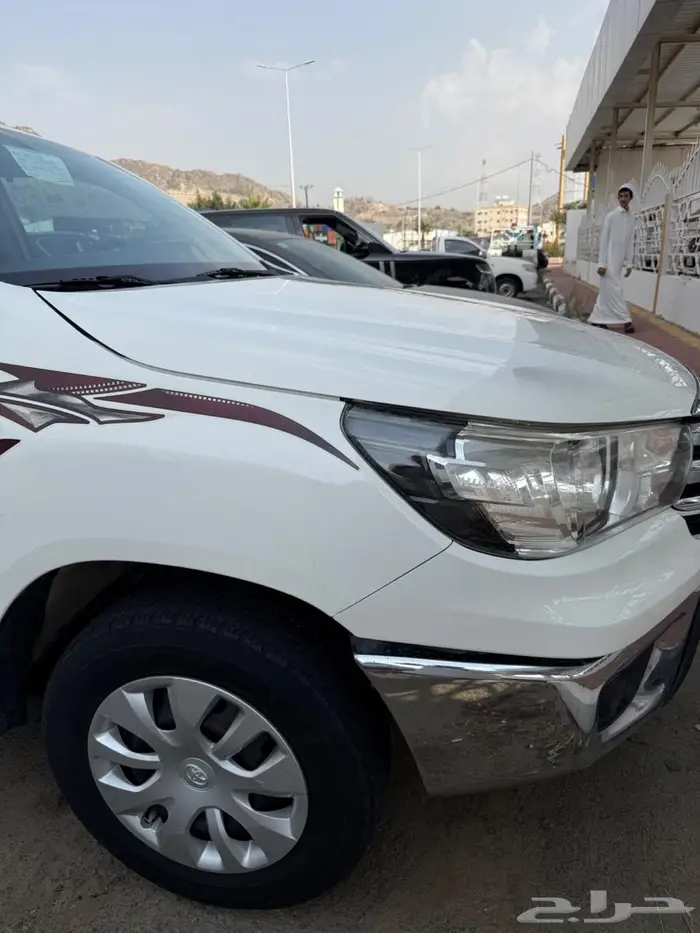هايلوكس بنزين 2020 GLX عبداللطيف جميل نظيفه 9
