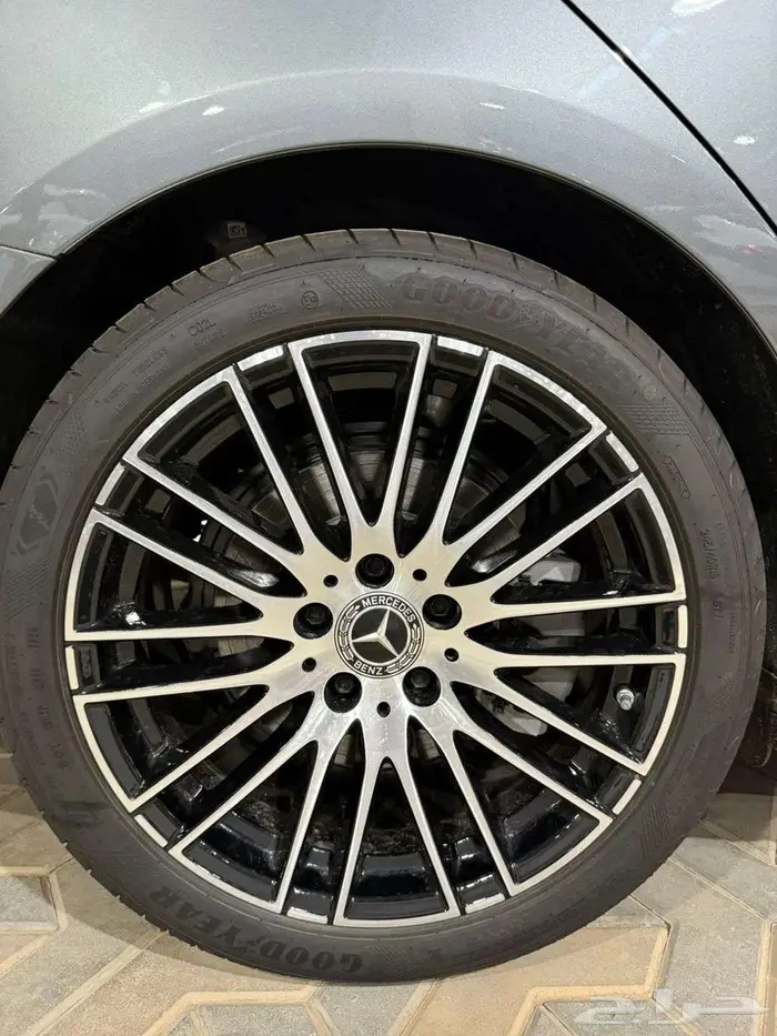 مرسيدس C200 AMG LINE 2025 اصفار 3