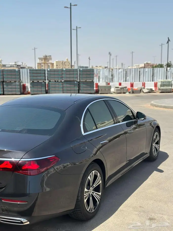 مرسيدس بنز E 200 فل 2024 13