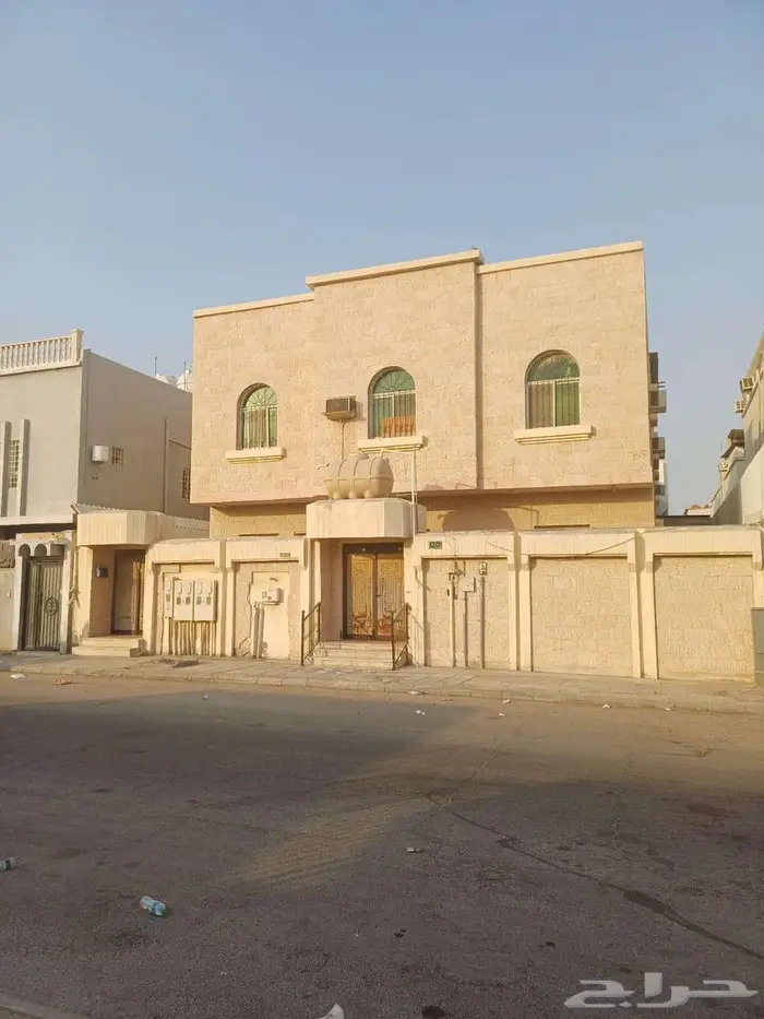 للبيع عمارة 4 شقق بحي الاتصالات قربية من المسجد وساحة مواقف 0