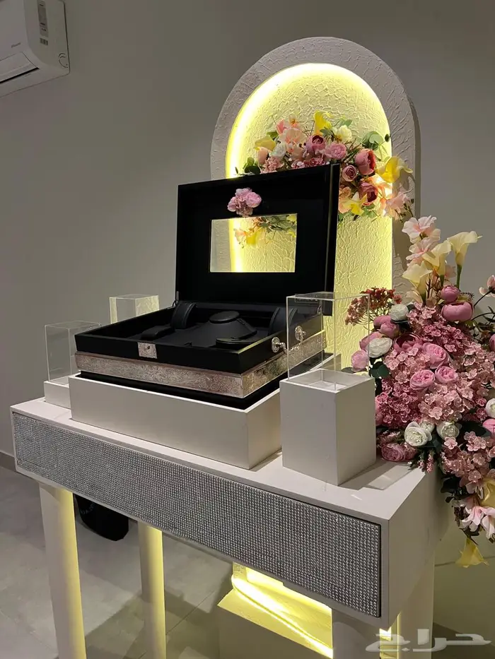 عربية ملكة فخمة بتصميم عصري وإنارة مميزة 0