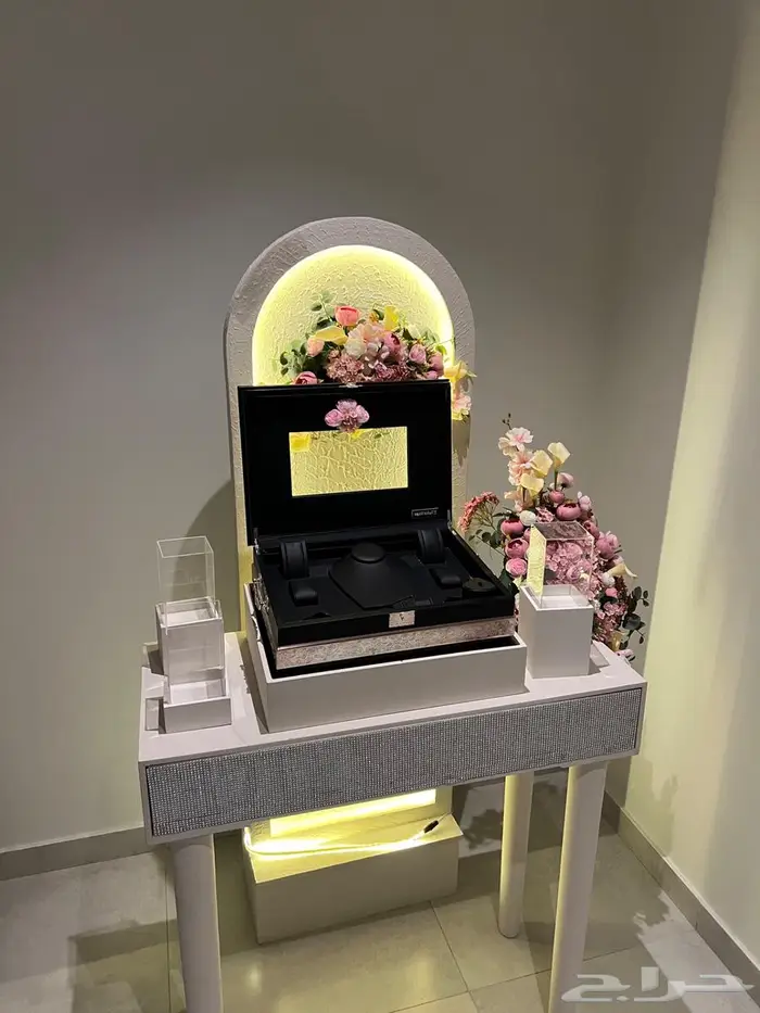 عربية ملكة فخمة بتصميم عصري وإنارة مميزة 2