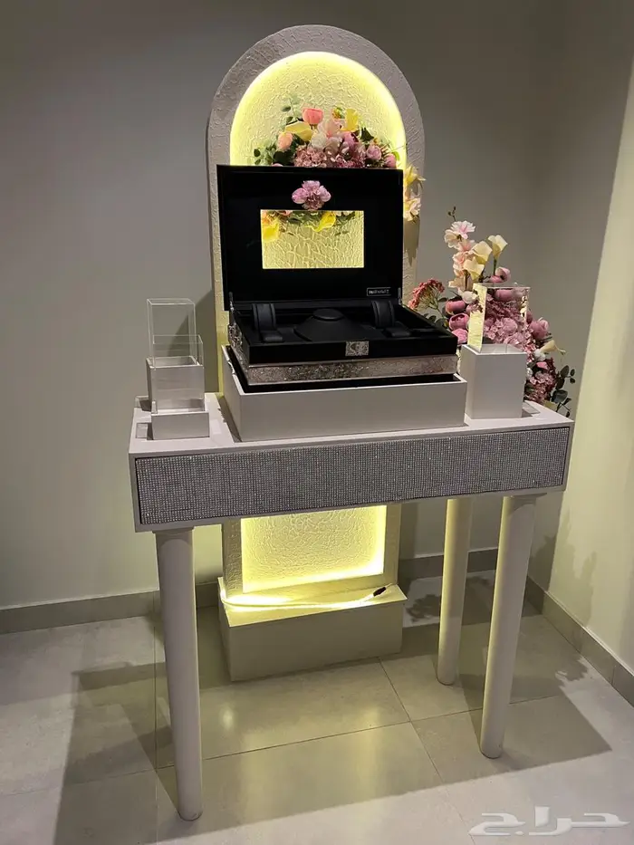 عربية ملكة فخمة بتصميم عصري وإنارة مميزة 1