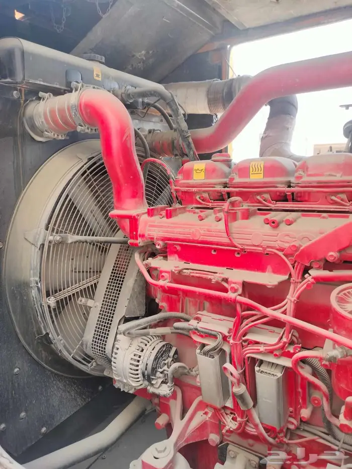 300 ك.ف.أ  240 ك.و مولد صامت من ماركة JCB 4