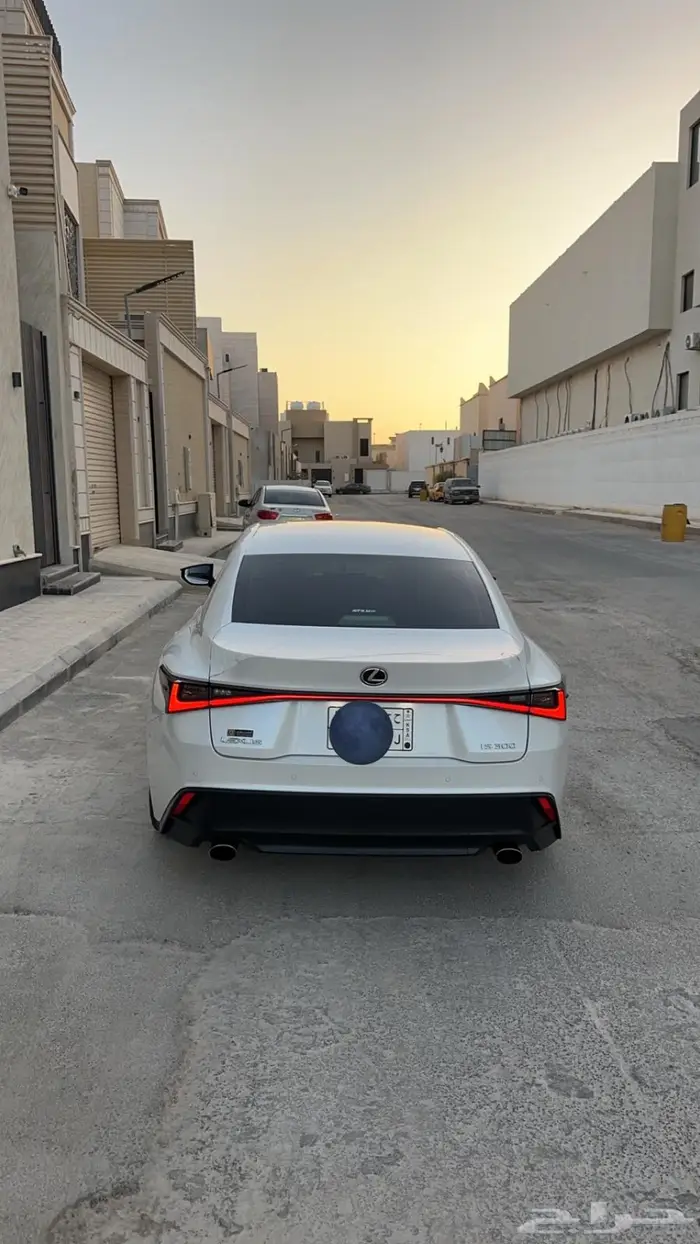 لكزس is300 2021 16