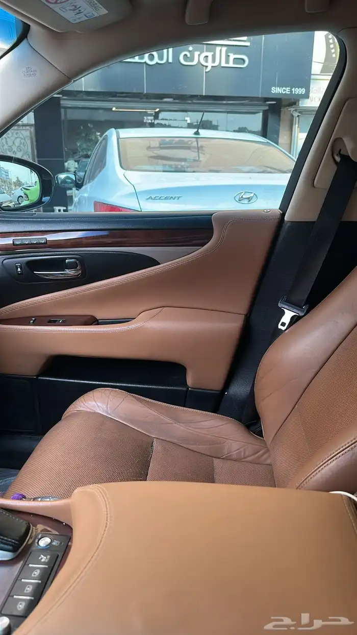 لكزس LS 460 لارج اللون فضي 3