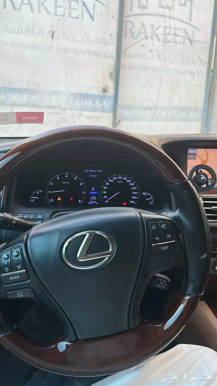 لكزس LS 460 لارج اللون فضي 2