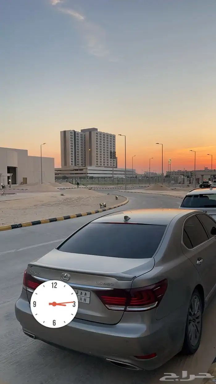 لكزس LS 460 لارج اللون فضي 4