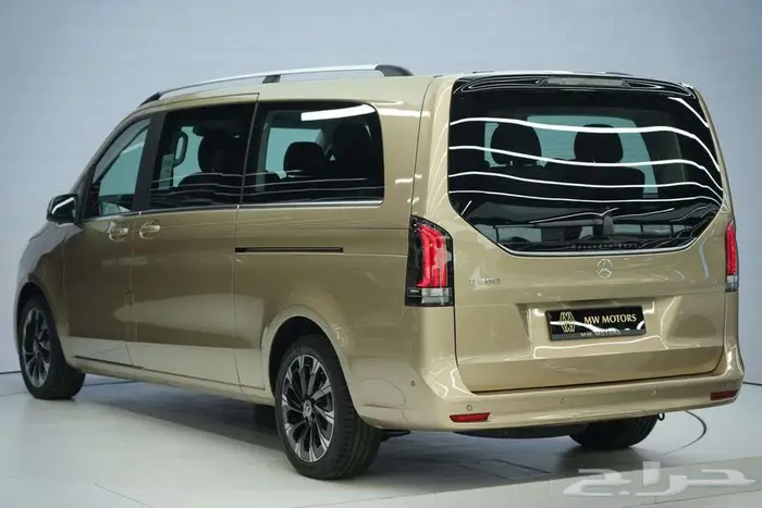 مرسيدس V 300 موديل 2025 أصفار خليجي ذهبي أسود 3