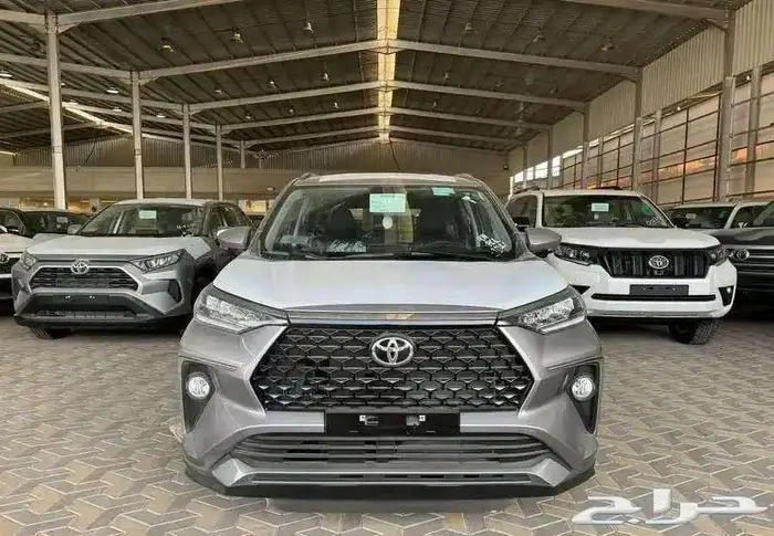 تويوتا فيلوز GLX بنزين 2025 8