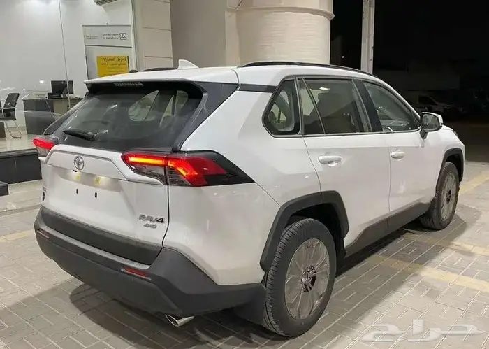 تويوتا راف فور فتحة XLE بنزين 2025 8