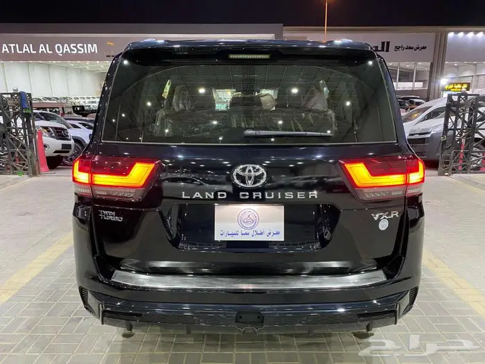 تويوتا في اكس ار 2024 اسود ماشيه 12000كم 15
