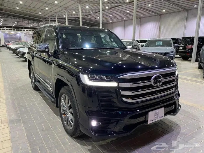 تويوتا في اكس ار 2024 اسود ماشيه 12000كم 16