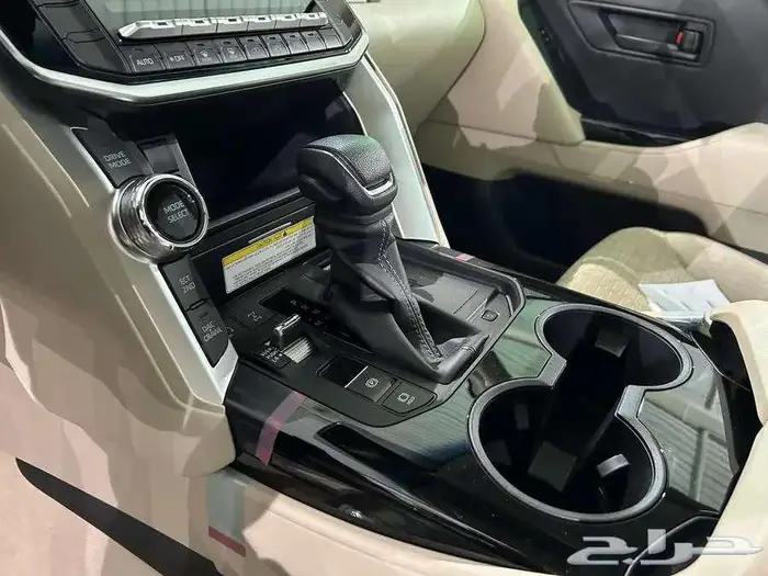تويوتا لاندكروزر GXR L 3 موديل 2025 سعودي 13