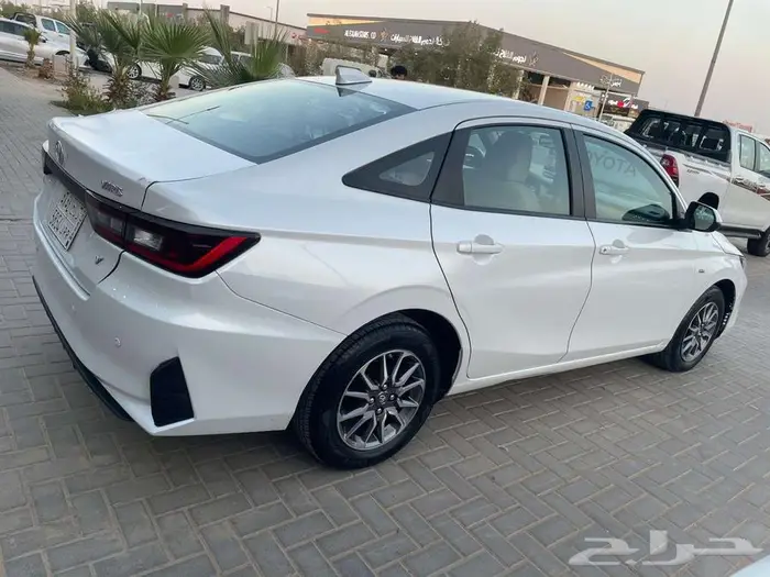 تويوتا يارس استاندر 2023 11