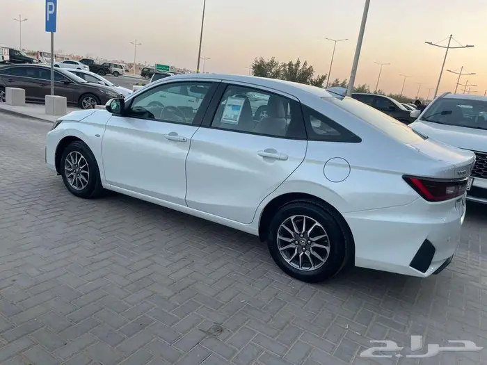 تويوتا يارس استاندر 2023 8