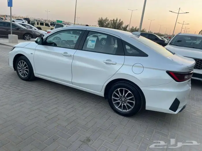 تويوتا يارس استاندر 2023 5