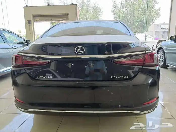 ليكزس اي اس 250 AA اسود استندر 2025 سعودي 3