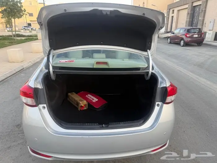 يارس تويوتا نظيفه Y بلص للبيع 11