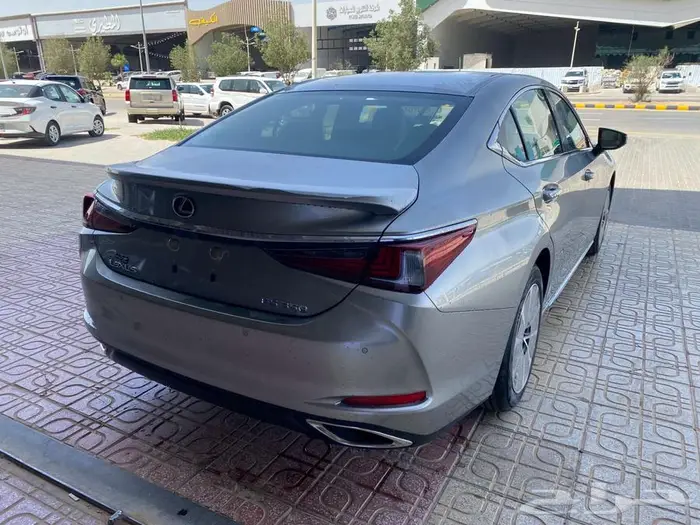 لكزس - ES350 CA - - 2025 الساير كويتي جميع الالوان 10
