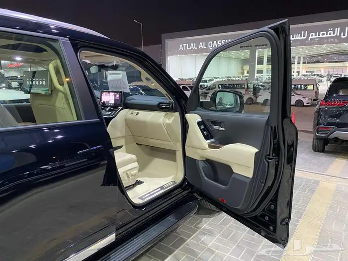 تويوتا جي اكس ار 4 2025 اسود بنزين سعودي 42