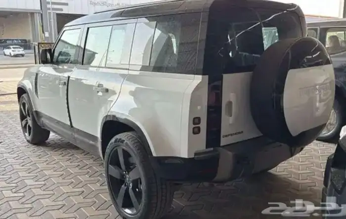 لاند روفر ديفندر 2025 HSE 8