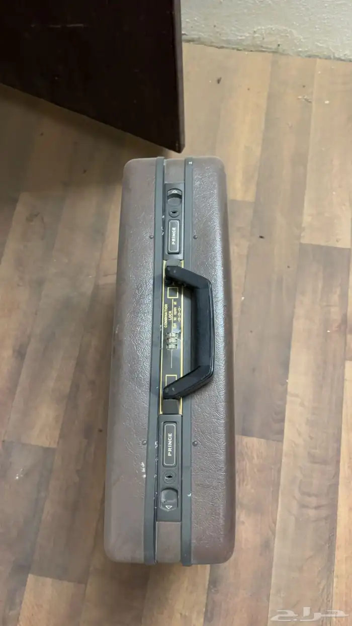 حقيبة أعمال قديمه 1