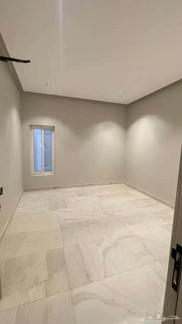 شقه ارضيه حي الاخضر كبيره 6 غرف 7