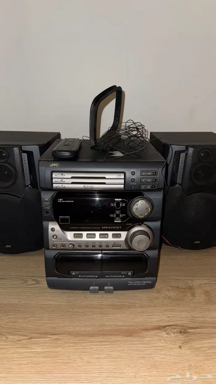 جهاز مسجل JVC مشغل اشرطة وaux وfm كبير مع سماعات 2