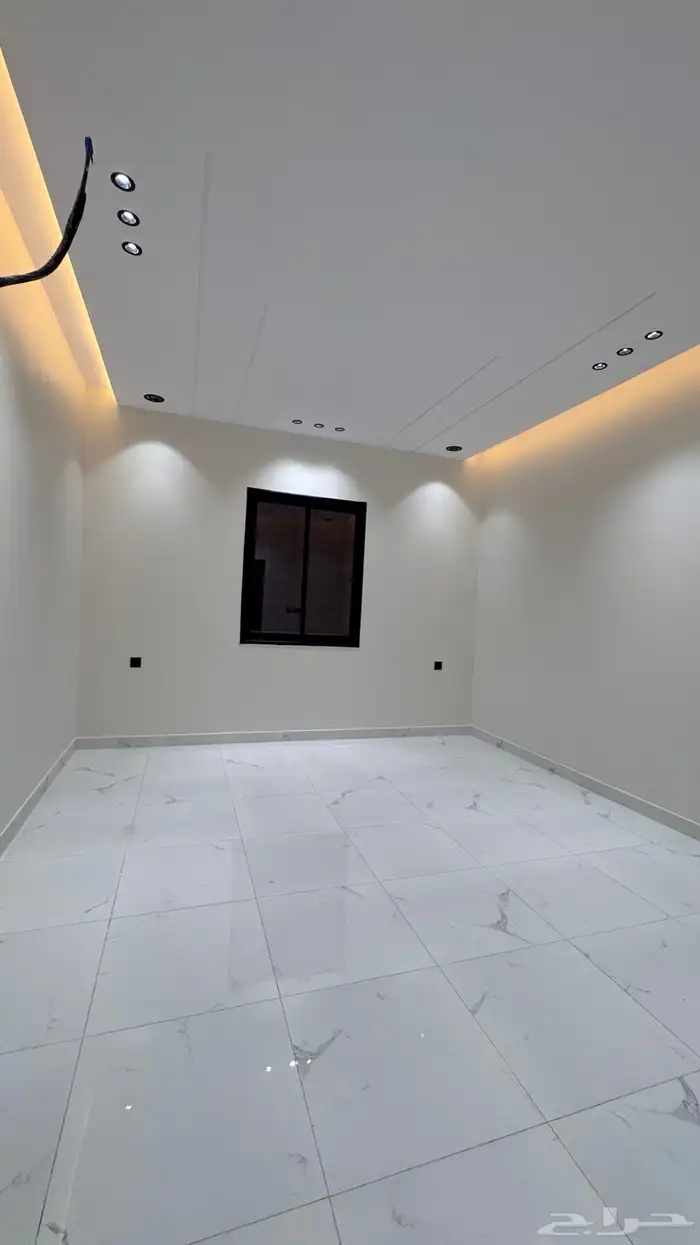 للبيع شقق ارضيه ببايكه سياره وعلوى مع سطح مخطط الراجحي 35
