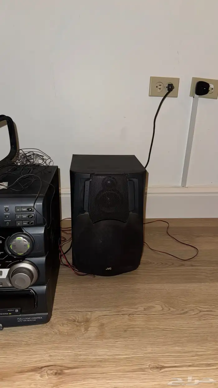 جهاز مسجل JVC مشغل اشرطة وaux وfm كبير مع سماعات 1