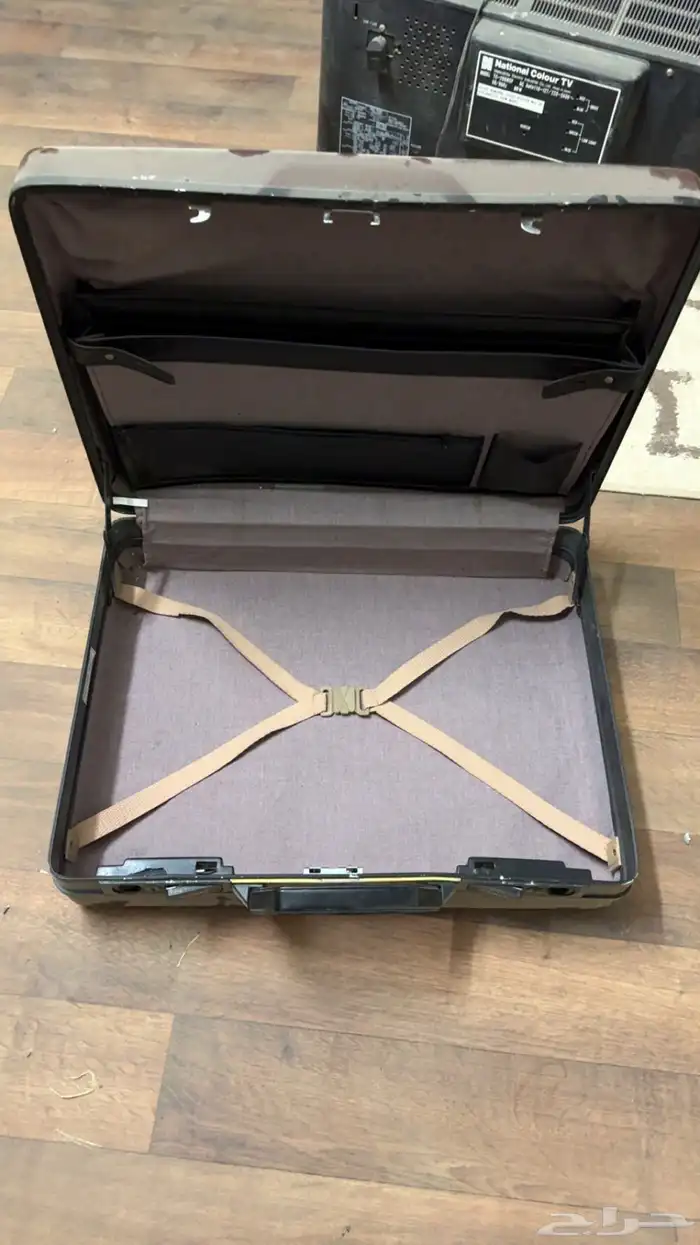 حقيبة أعمال قديمه 2