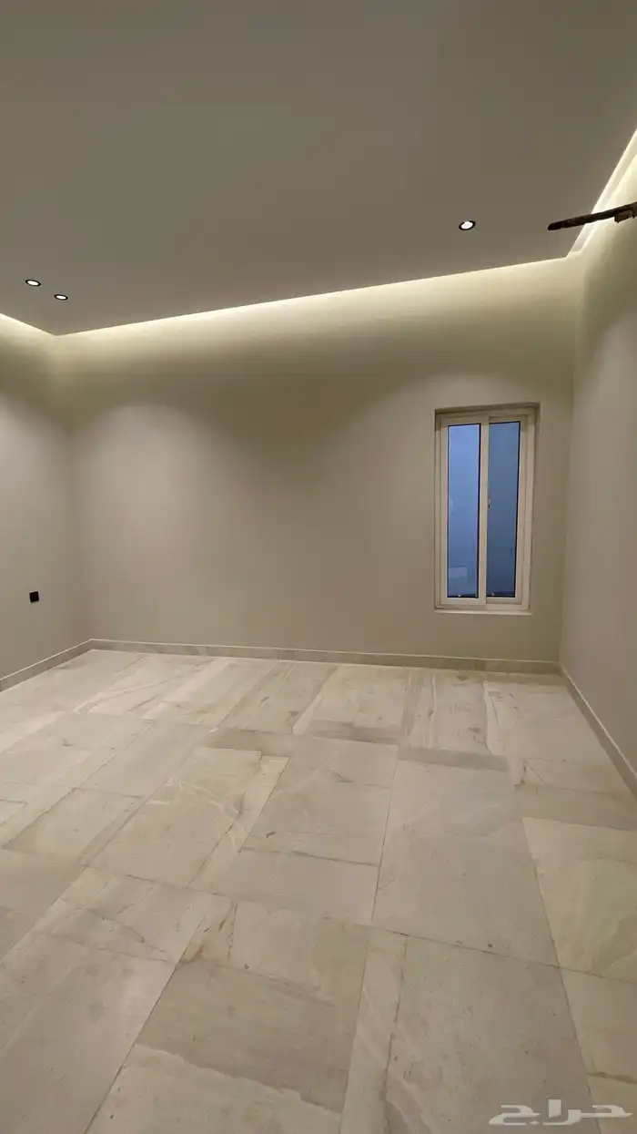 شقه ارضيه حي الاخضر كبيره 6 غرف 12