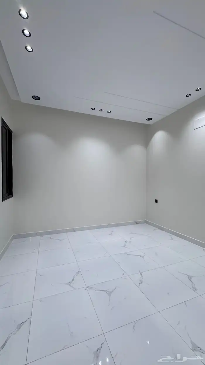 للبيع شقق ارضيه ببايكه سياره وعلوى مع سطح مخطط الراجحي 32