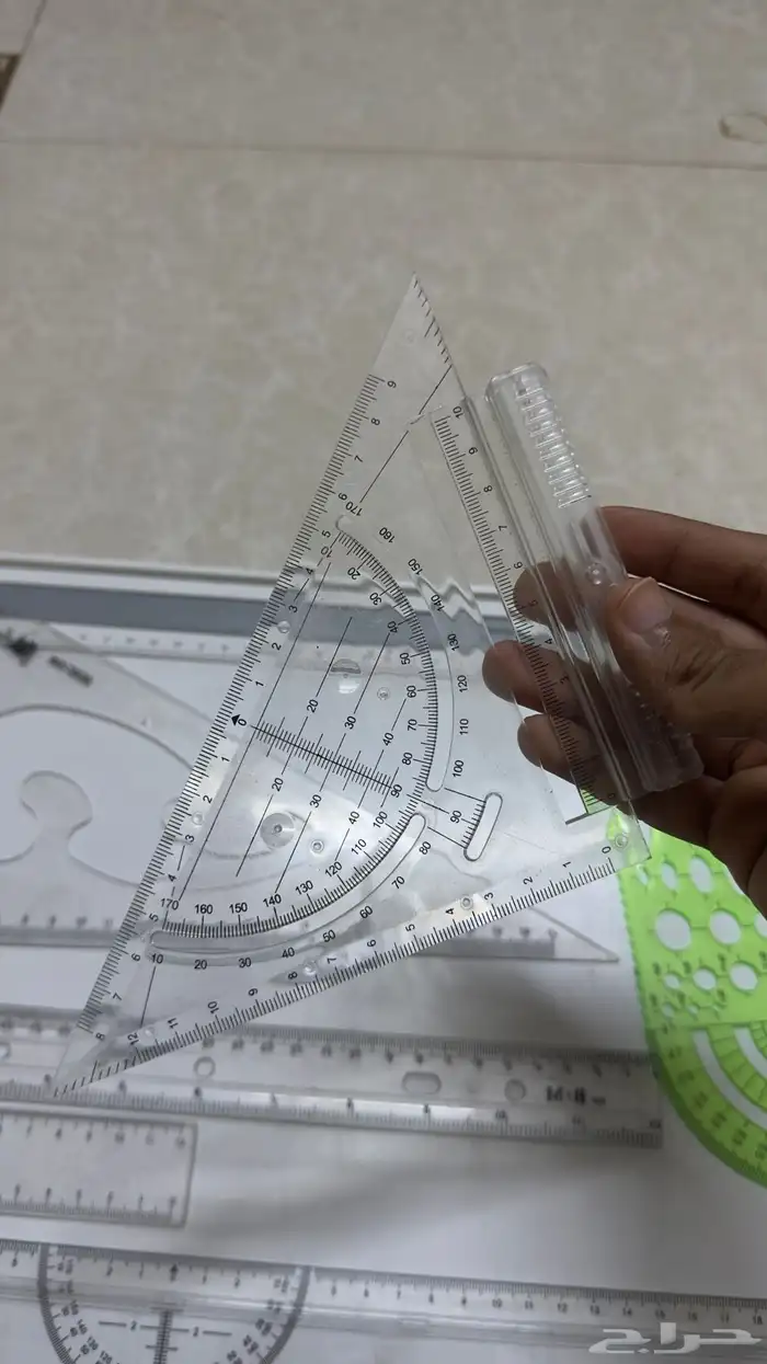 لوحة الرسم الهندسي 4