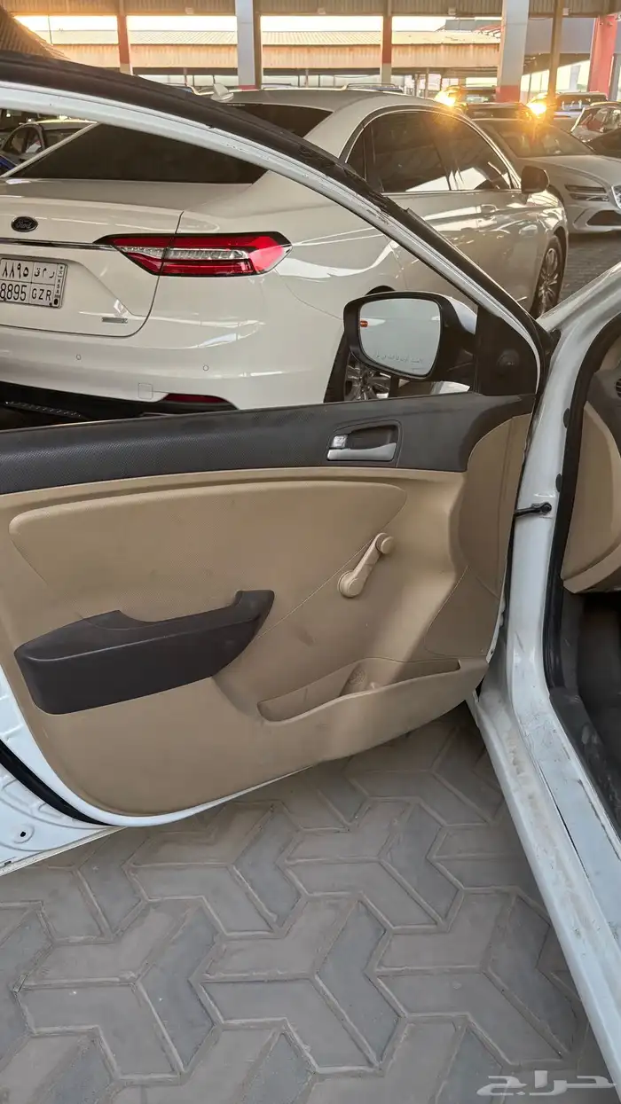 هونداي اكسنت 2013 سيارة عمال 8