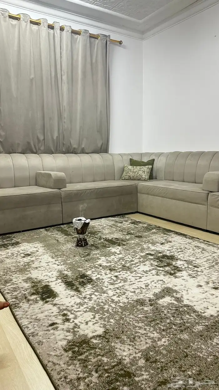للبيع اثاث كامل البيت. 6مكيفات وثلاجه. 2مجالس وكنب صاله دو 6