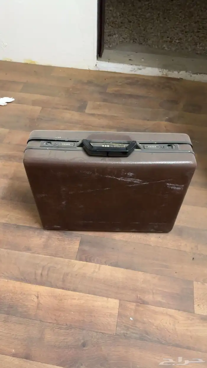 حقيبة أعمال قديمه 0